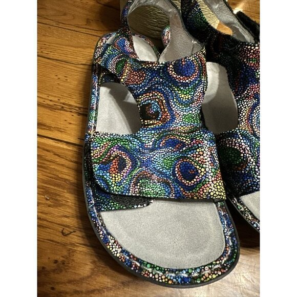 Alegria by PG Lite womens EUR 39/US 9 Viki Architexture Embossed Comfort SANDALS - Picture 2 of 7